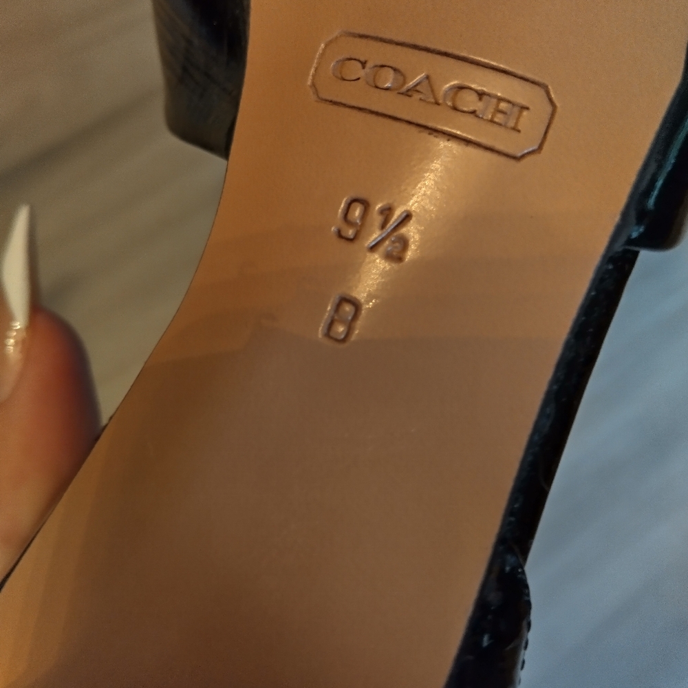 COACH PATENT LEATHER HEELS - Picture 6 of 7